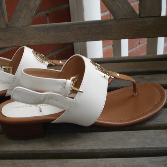 TOMMY HILFIGER WHITE SANDALS GOLD BUCKLE SIZE 10M - Picture 2 of 5